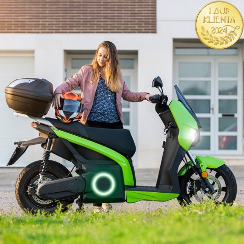 Qoltec Ładowarka do roweru, skutera elektrycznego 36V | 42V | 2A | 5.5*2.1 | +kabel zasilający