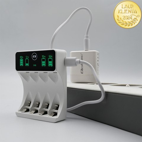 Qoltec Ładowarka do akumulatorków Ni-MH typu R03 AAA R6 AA | LCD | Kabel USB-C | Biała