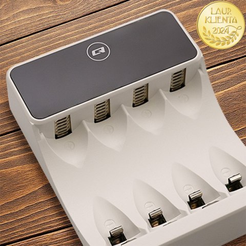 Qoltec Ładowarka do akumulatorków Ni-MH typu R03 AAA R6 AA | LCD | Kabel USB-C | Biała