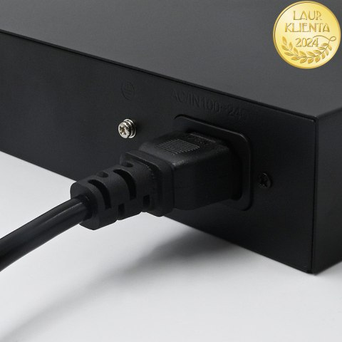 Qoltec Przełącznik sieciowy SWITCH FAST Ethernet PoE | 4x RJ45 | 2x RJ45 Uplink | 65W | 10/100Mb/s