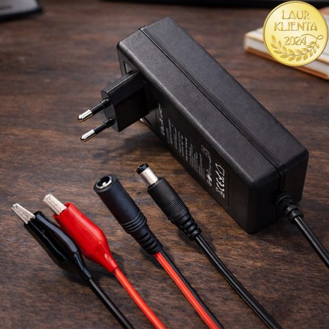 Qoltec Automatyczna ładowarka do akumulatora AGM GEL STD | Prostownik 24V | 19.2W | 5.5x2.1 | Kabel 1.8m