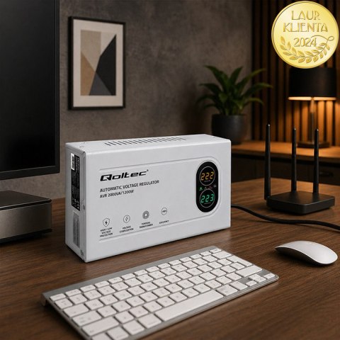 Qoltec Automatyczny Stabilizator napięcia AVR 2000VA | 1200W | Compact | Toroidalny transformator